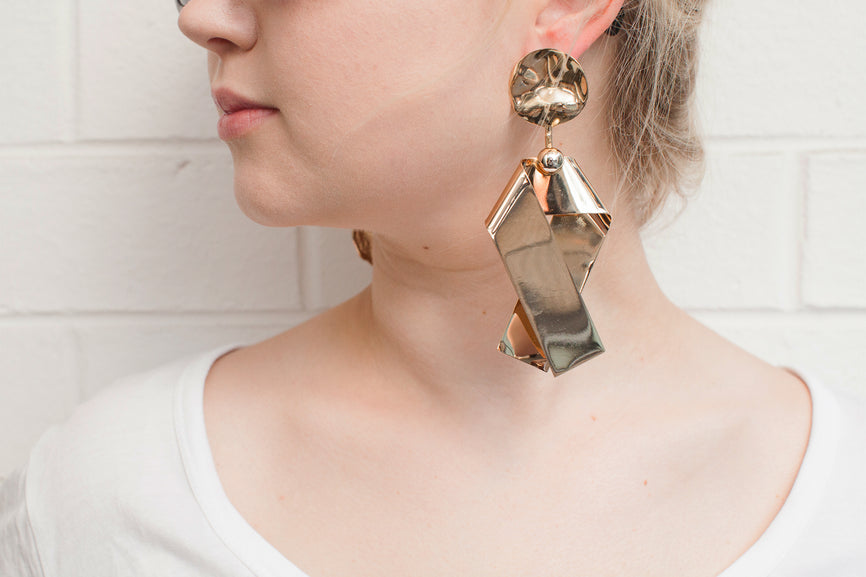 Gaze Wanders Earrings